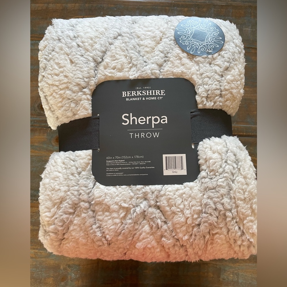 Berkshire Sherpa throw.  60 in X 70 in.  Grey and cream diamond pattern.